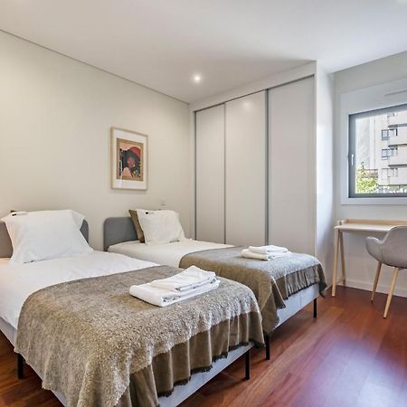 Nomads Lux - 2Bdr & Parking Flores Square Porto Eksteriør bilde