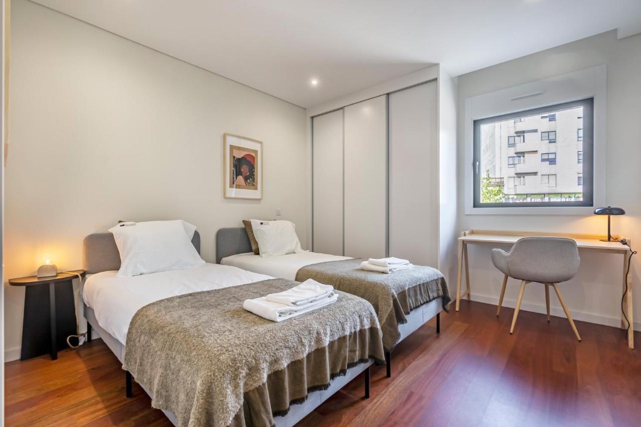 Nomads Lux - 2Bdr & Parking Flores Square Porto Eksteriør bilde