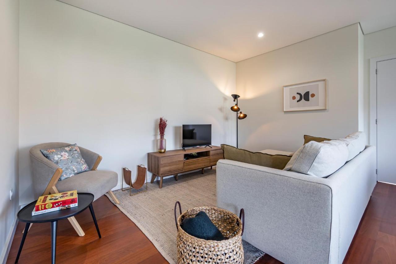 Nomads Lux - 2Bdr & Parking Flores Square Porto Eksteriør bilde