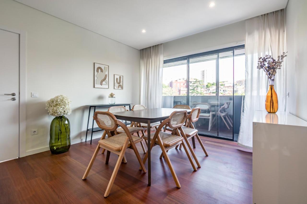 Nomads Lux - 2Bdr & Parking Flores Square Porto Eksteriør bilde