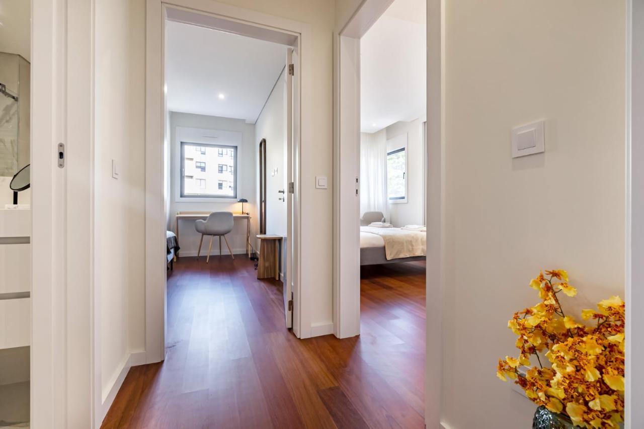 Nomads Lux - 2Bdr & Parking Flores Square Porto Eksteriør bilde